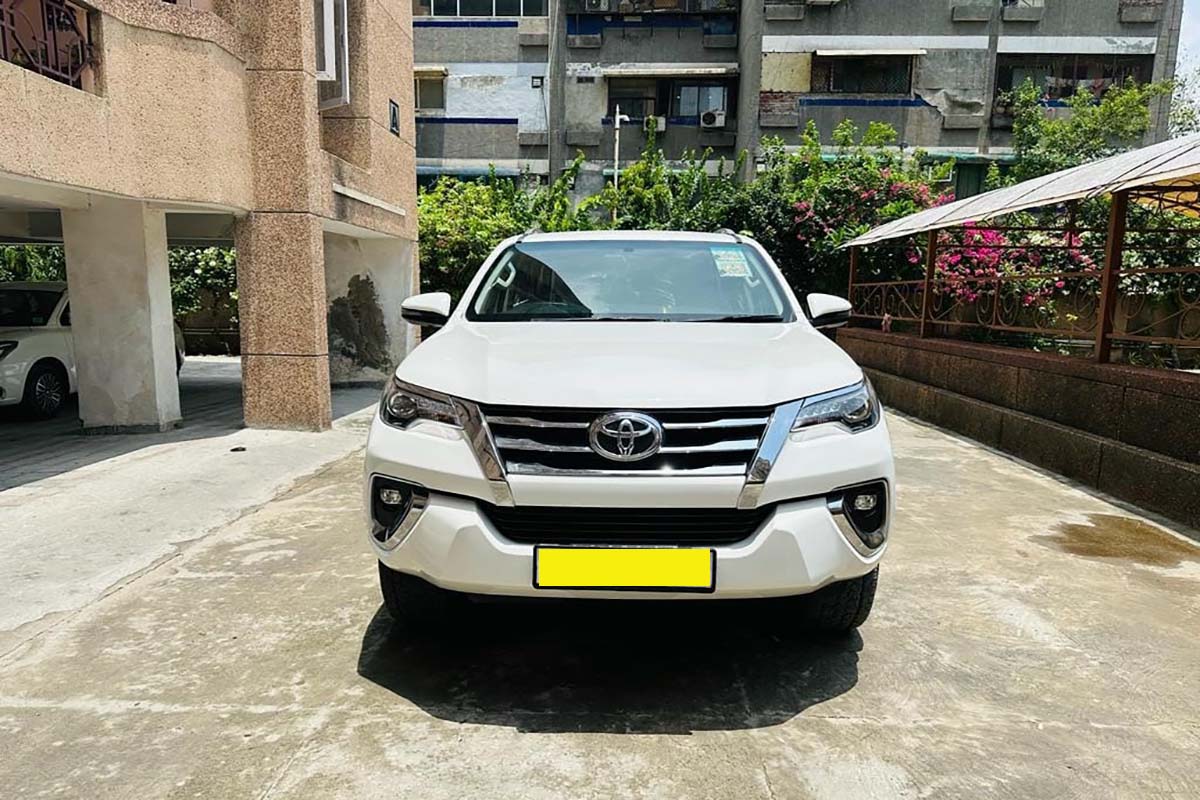 Fortuner hire from Delhi